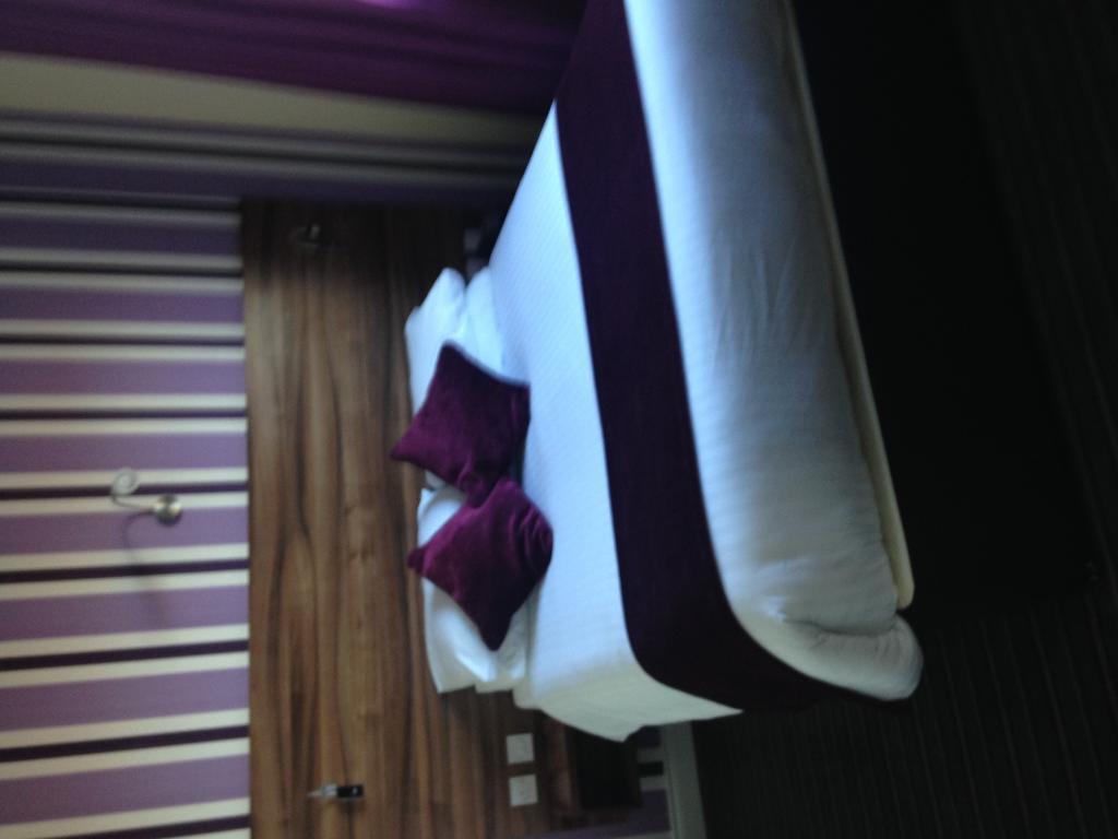 Mourne Country Hotel Ньюрі Екстер'єр фото